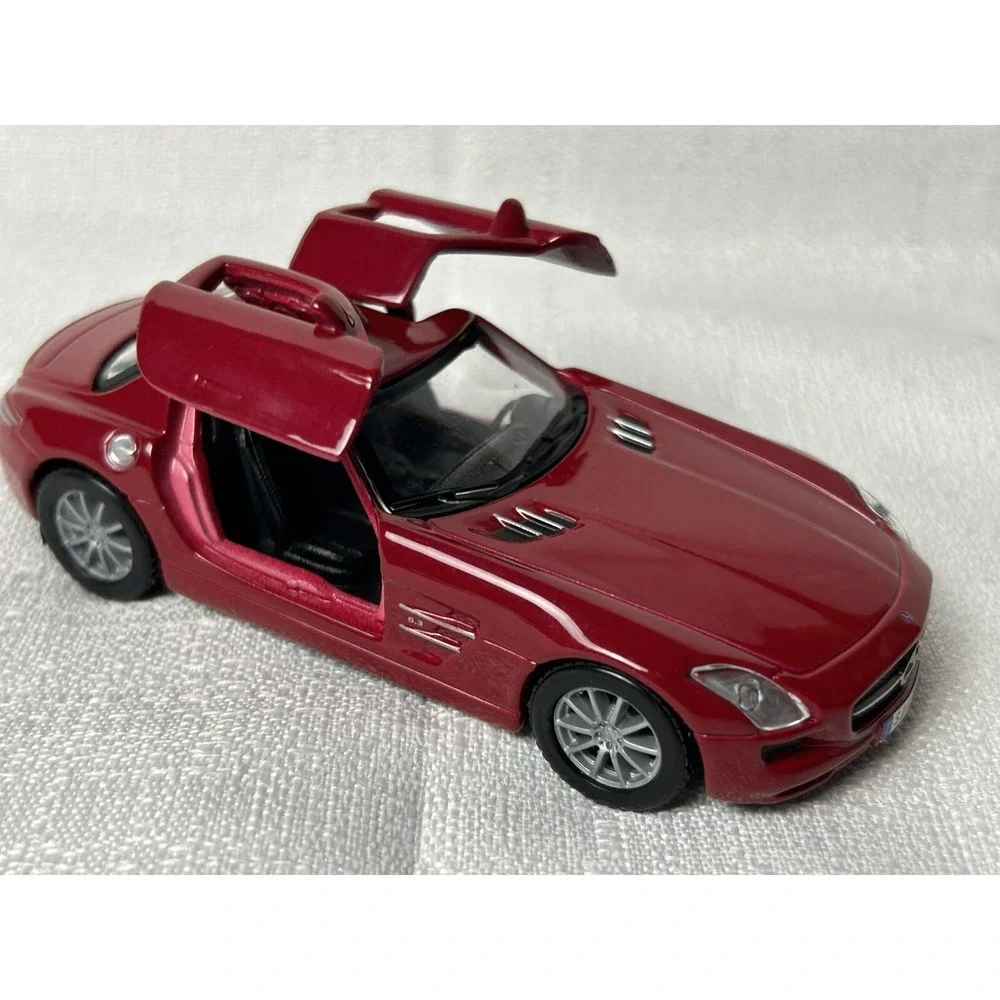 MAISTO Mercedes-Benz SLS AMG Die Cast Car 1/40 Scale‎ Red Doors Open